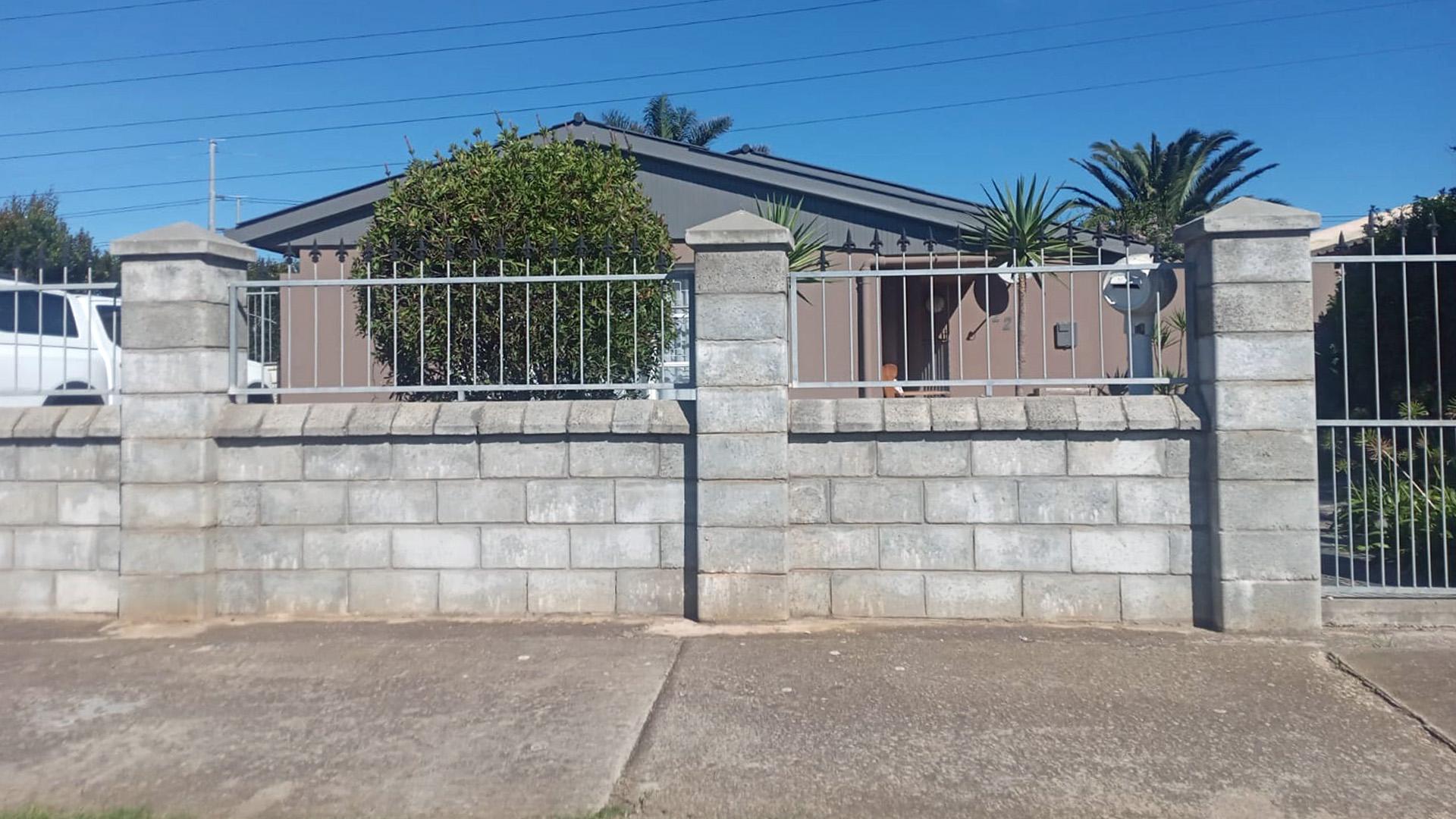 Front View of property in Algoa Park