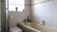 Bathroom 1 - 6 square meters of property in Lindhaven