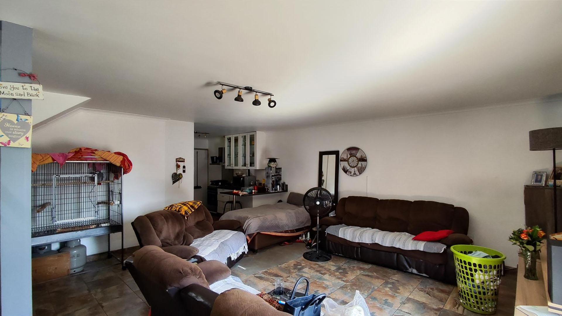 Lounges - 56 square meters of property in Boksburg