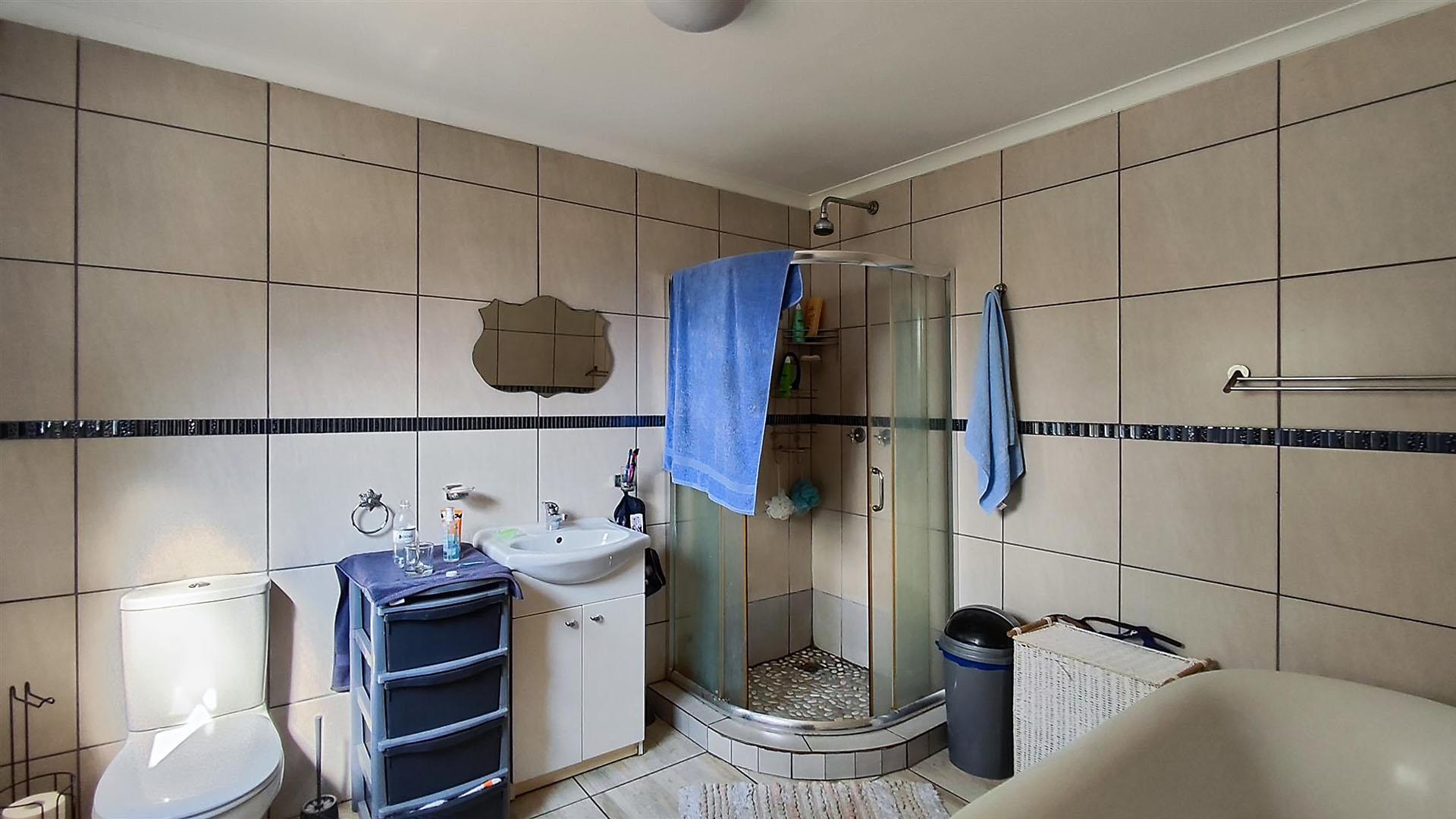 Bathroom 2 of property in Boksburg