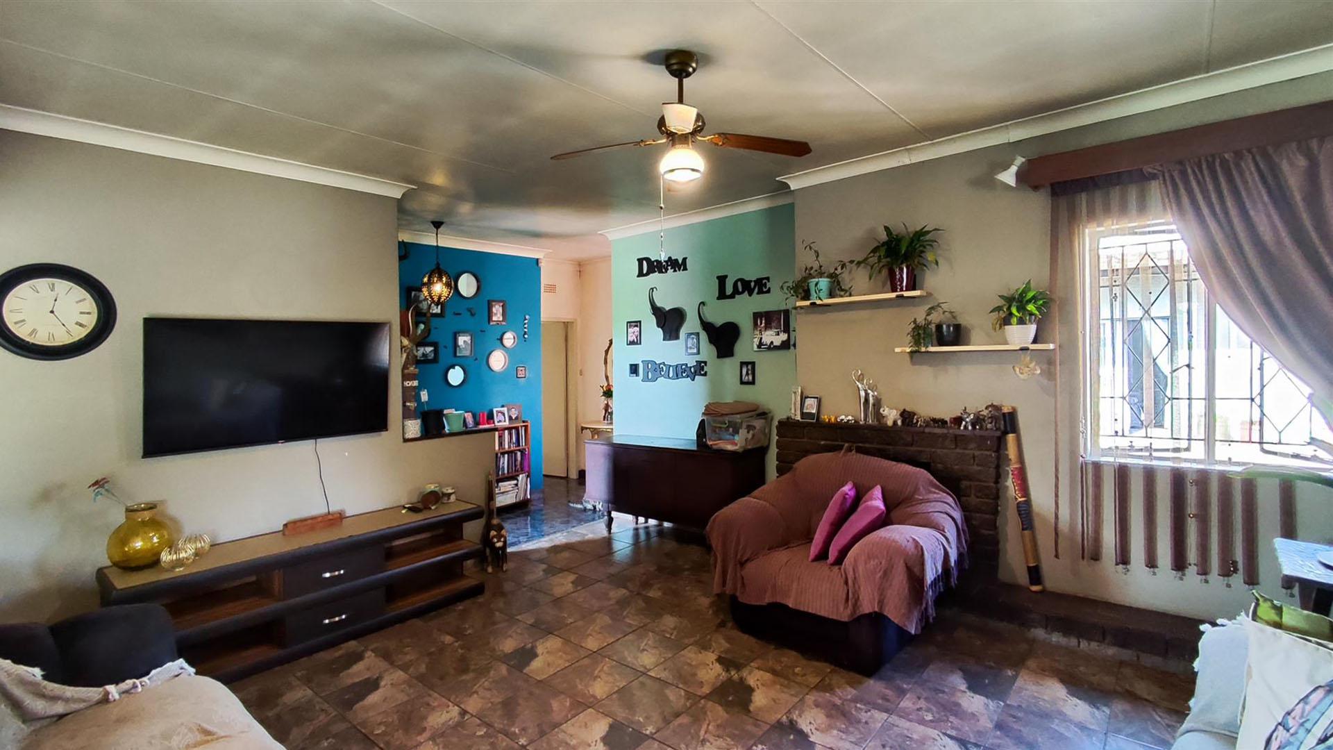 TV Room - 24 square meters of property in Boksburg