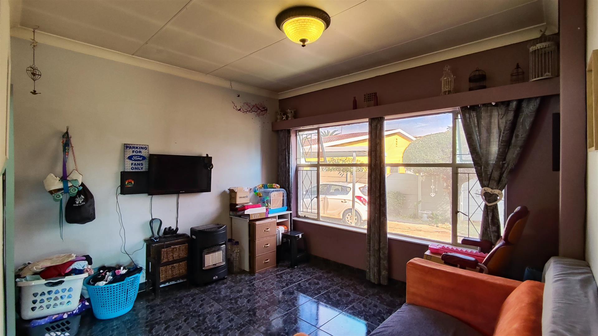 Lounges - 56 square meters of property in Boksburg