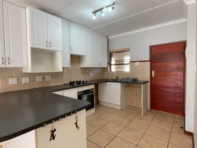 2 Bedroom Apartment to Rent in Paulshof - Property to rent - MR629888