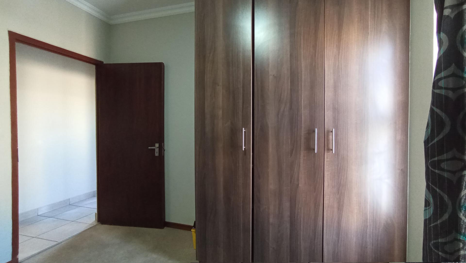 Bed Room 2 - 10 square meters of property in Erand Gardens