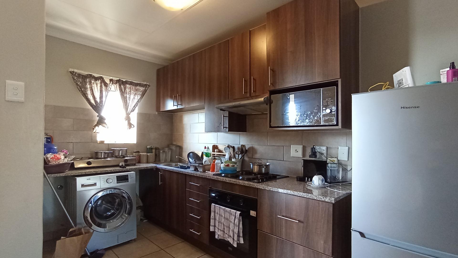 Kitchen - 8 square meters of property in Erand Gardens