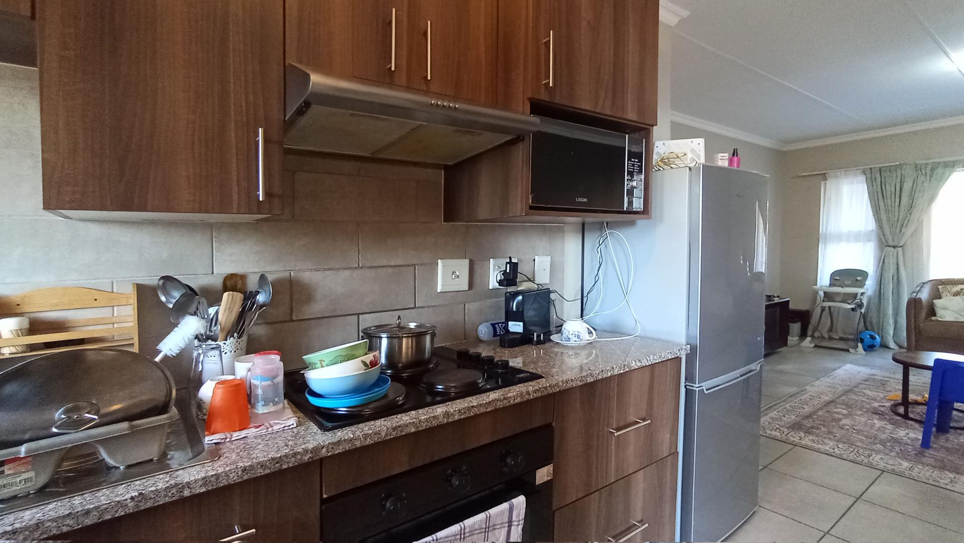Kitchen - 8 square meters of property in Erand Gardens