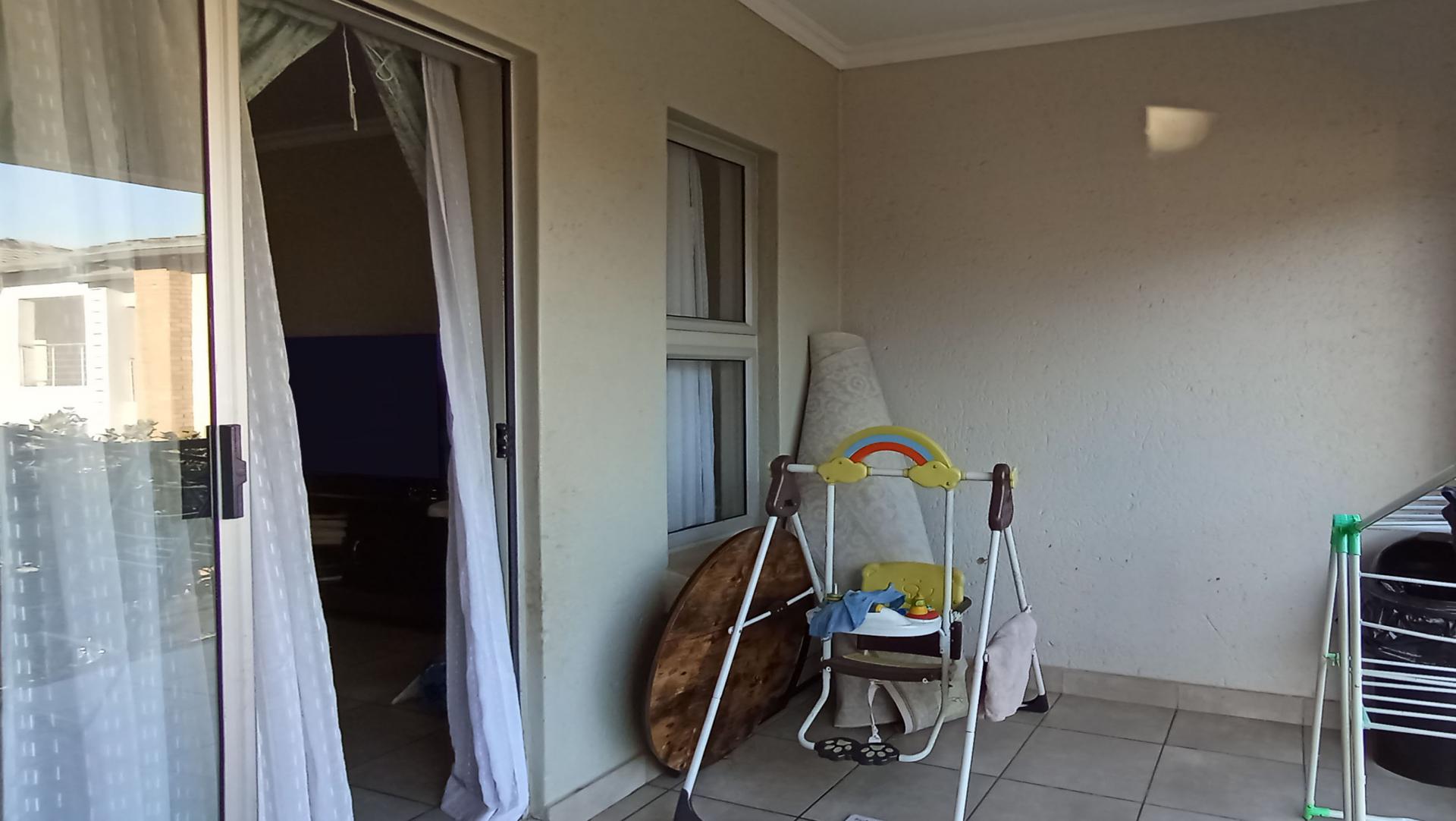 Balcony - 13 square meters of property in Erand Gardens