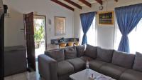 Lounges - 19 square meters of property in Shallcross 
