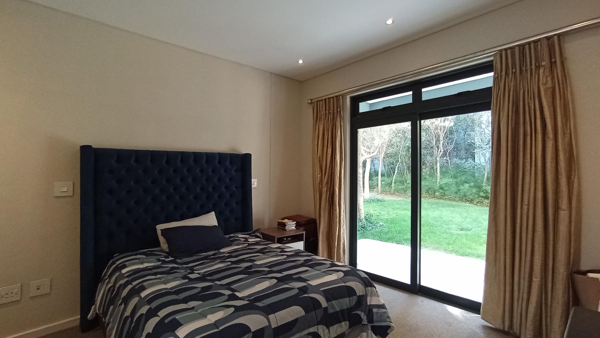 Bed Room 1 - 18 square meters of property in Dainfern