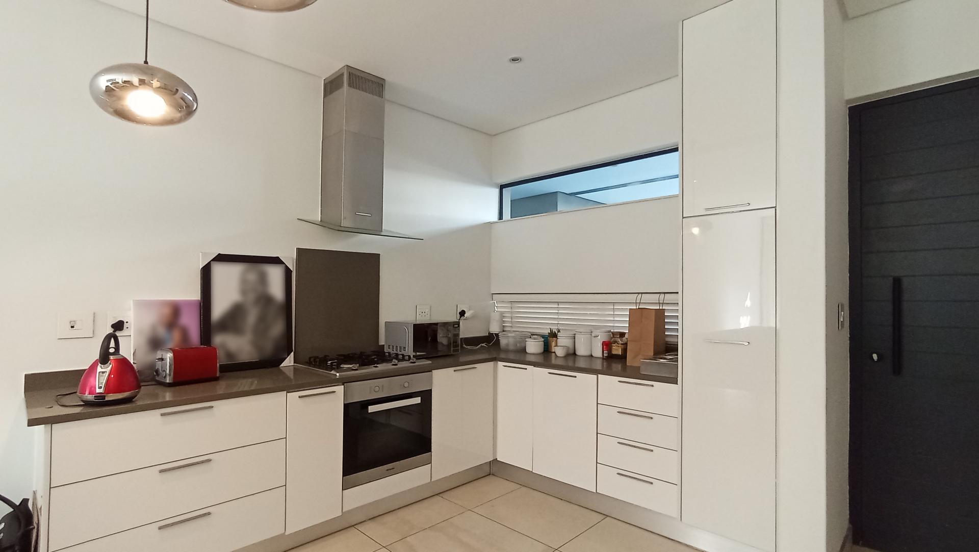 Kitchen - 14 square meters of property in Dainfern