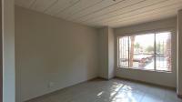 Main Bedroom - 15 square meters of property in Die Hoewes