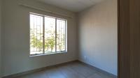 Bed Room 1 - 8 square meters of property in Die Hoewes