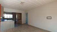 Lounges - 17 square meters of property in Die Hoewes