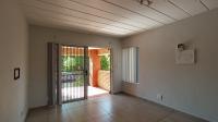 Lounges - 17 square meters of property in Die Hoewes