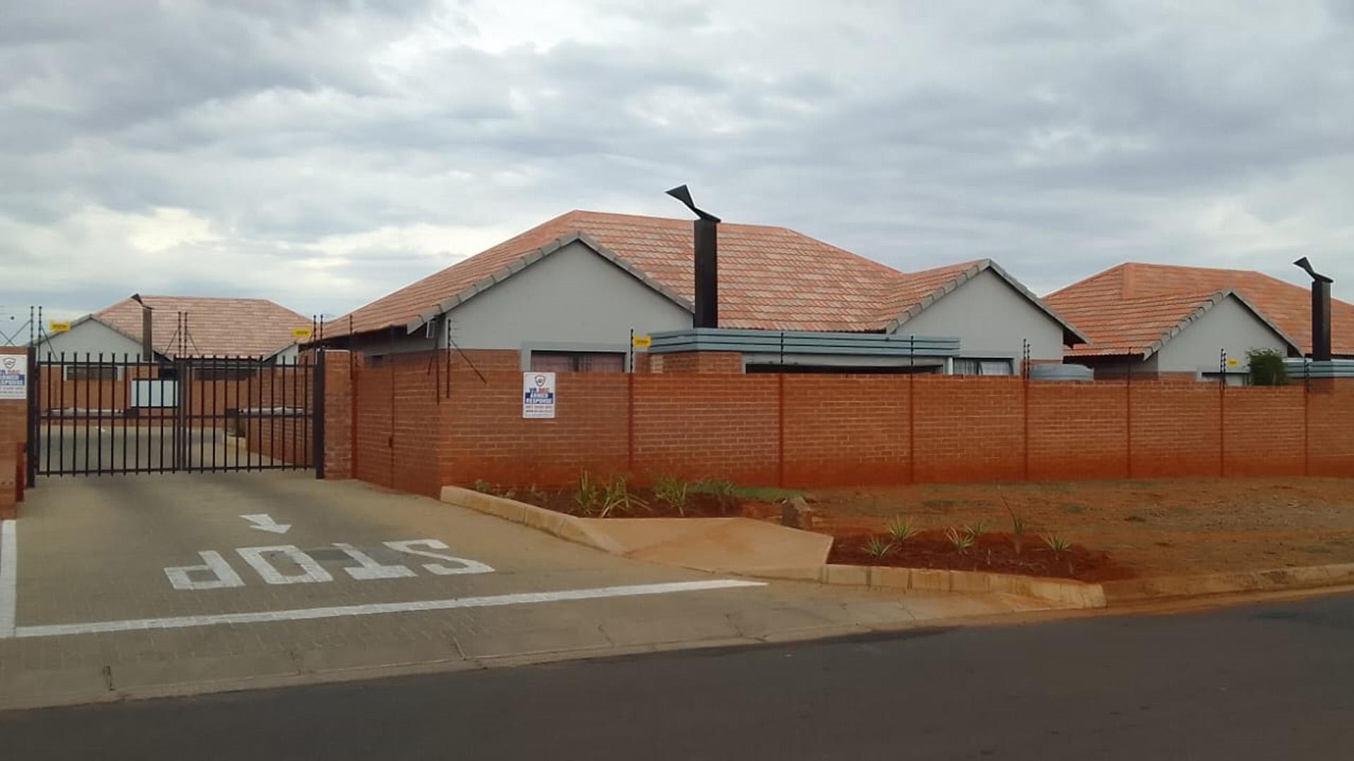 Front View of property in Langenhoven Park
