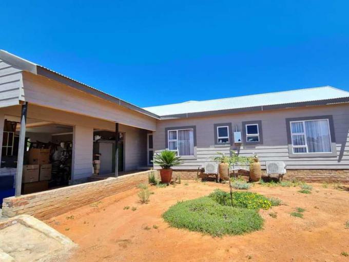 3 Bedroom House for Sale For Sale in Oudtshoorn MR630042