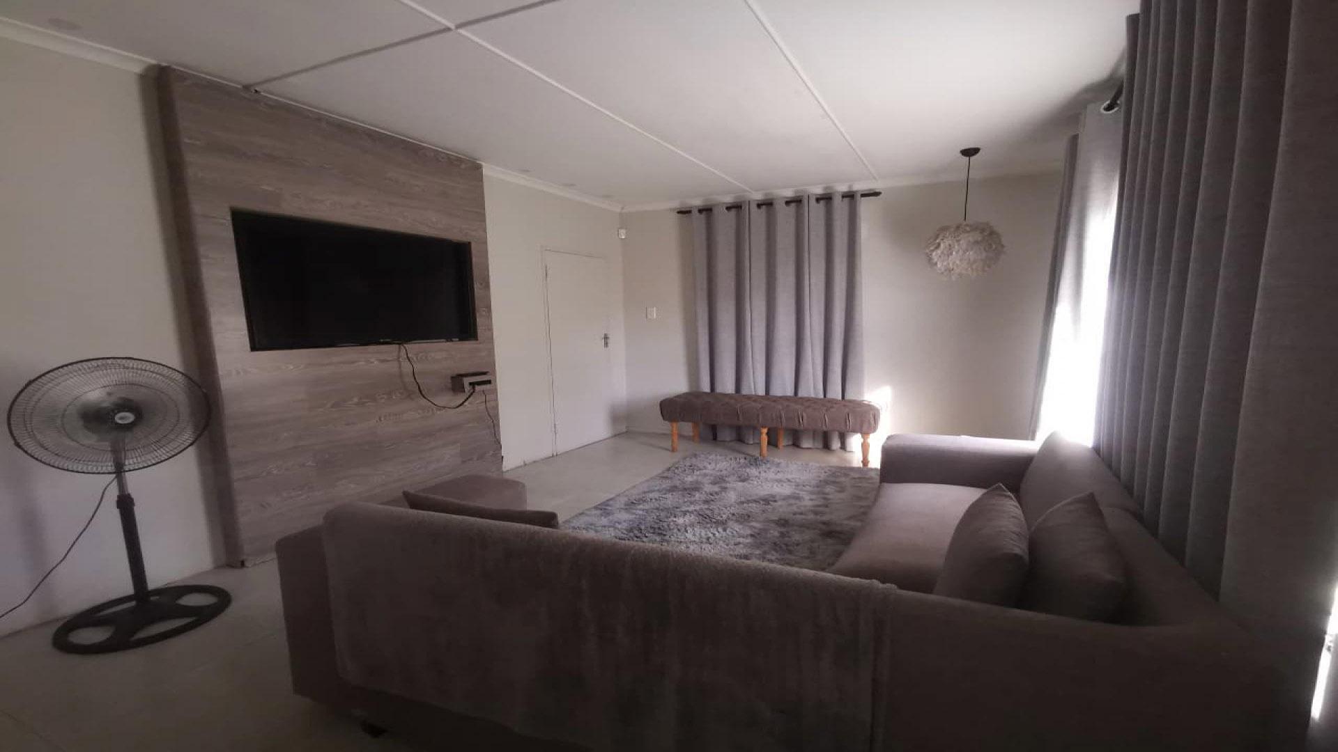 Lounges of property in Bellair - DBN