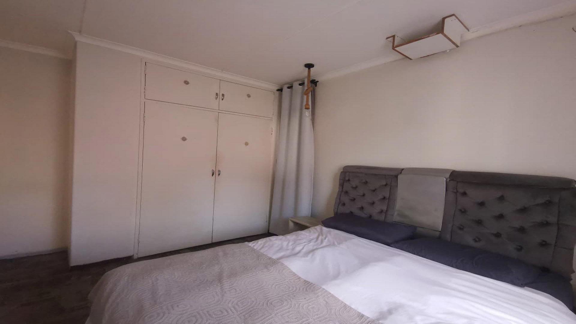 Bed Room 2 of property in Bellair - DBN