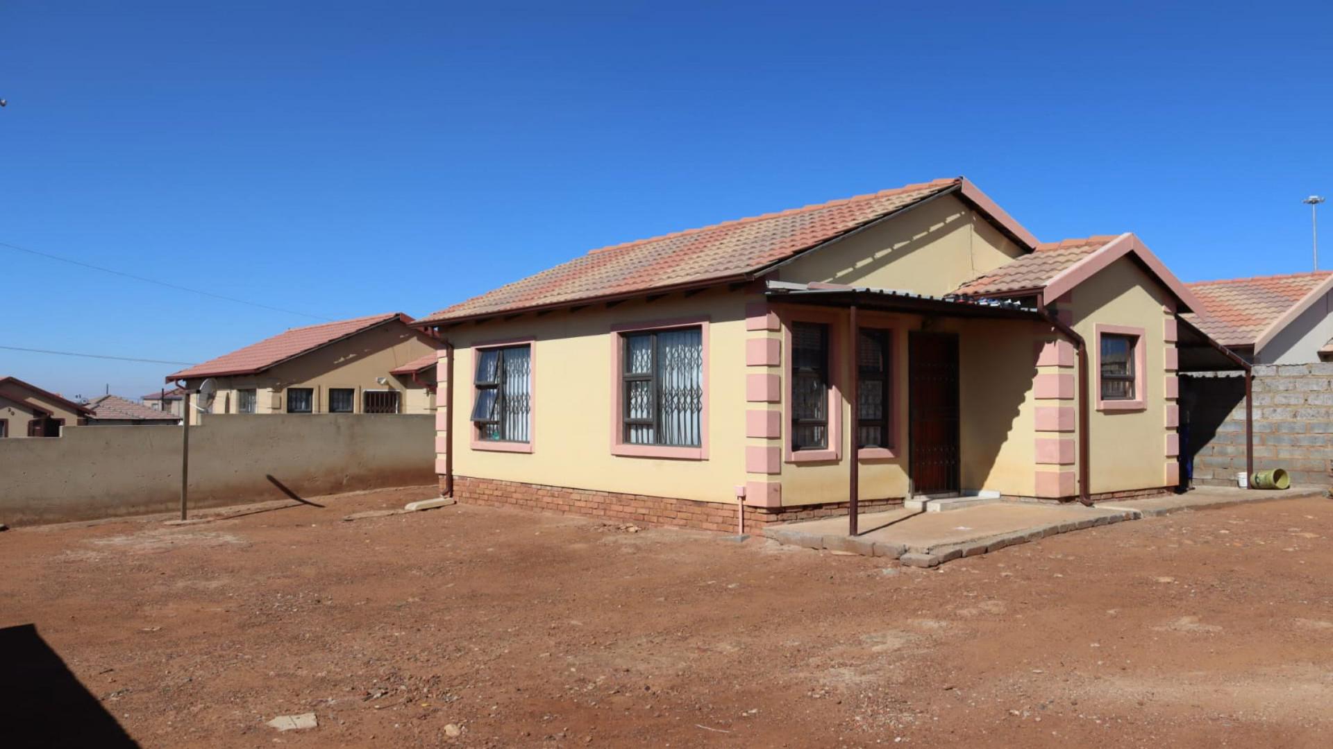 Front View of property in Mohlakeng