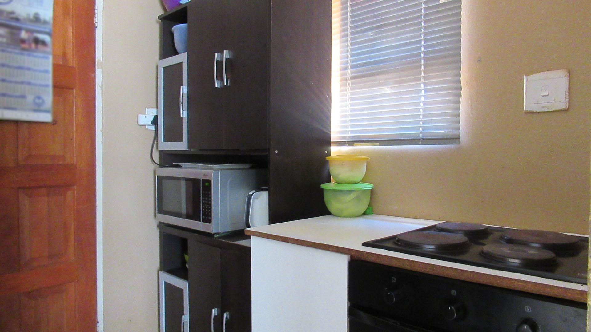 Kitchen - 4 square meters of property in Mohlakeng