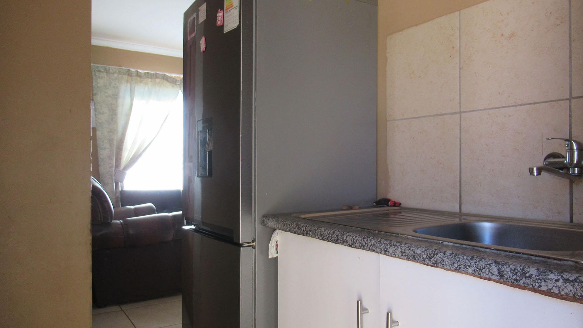 Kitchen - 4 square meters of property in Mohlakeng