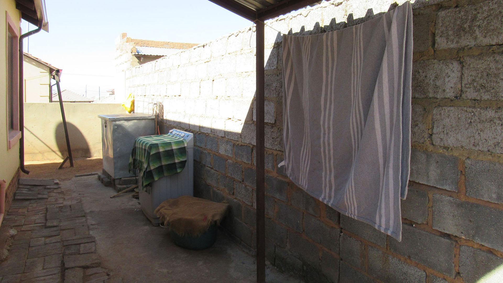 Patio - 7 square meters of property in Mohlakeng