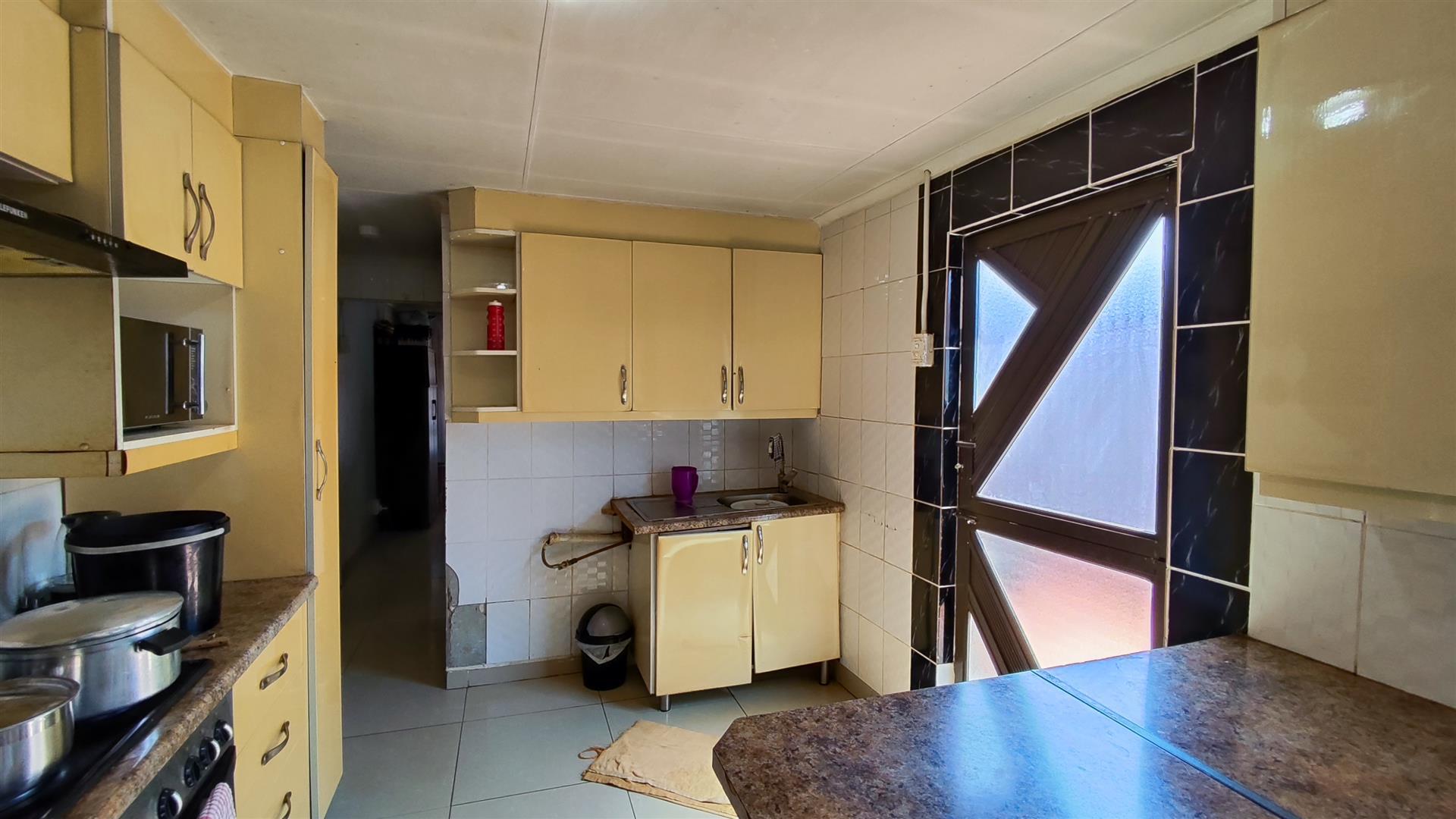 Kitchen - 14 square meters of property in Lakeside