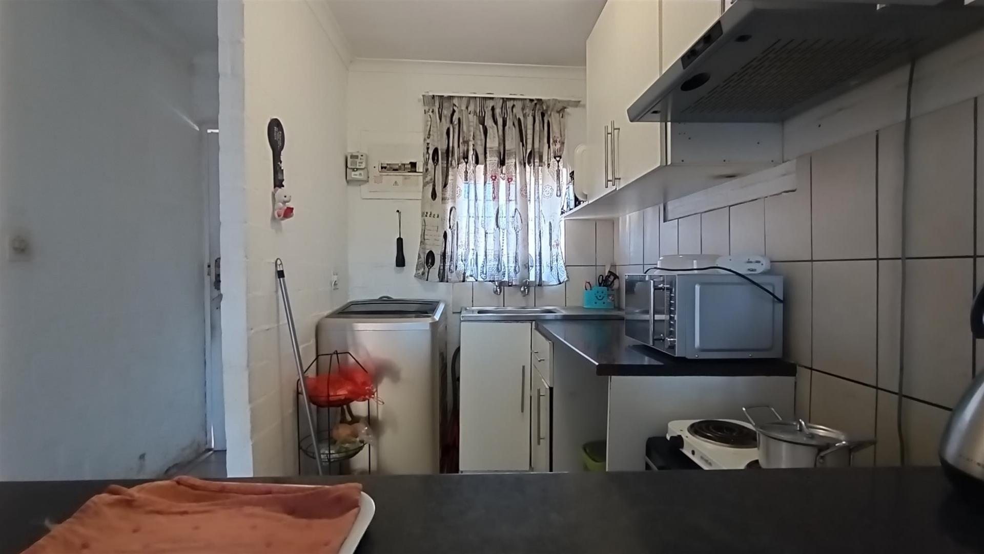 Kitchen - 8 square meters of property in West Riding - CPT