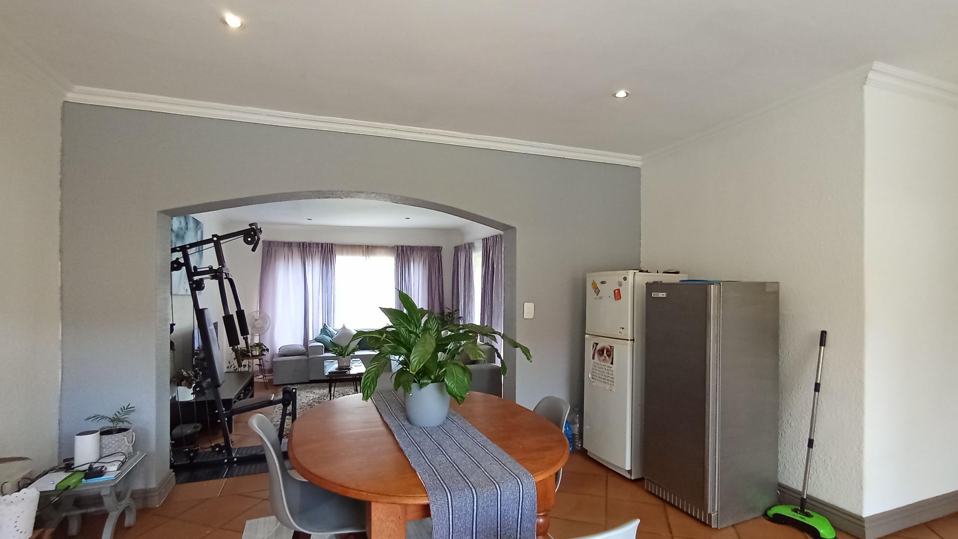 Dining Room - 17 square meters of property in Weltevreden Park