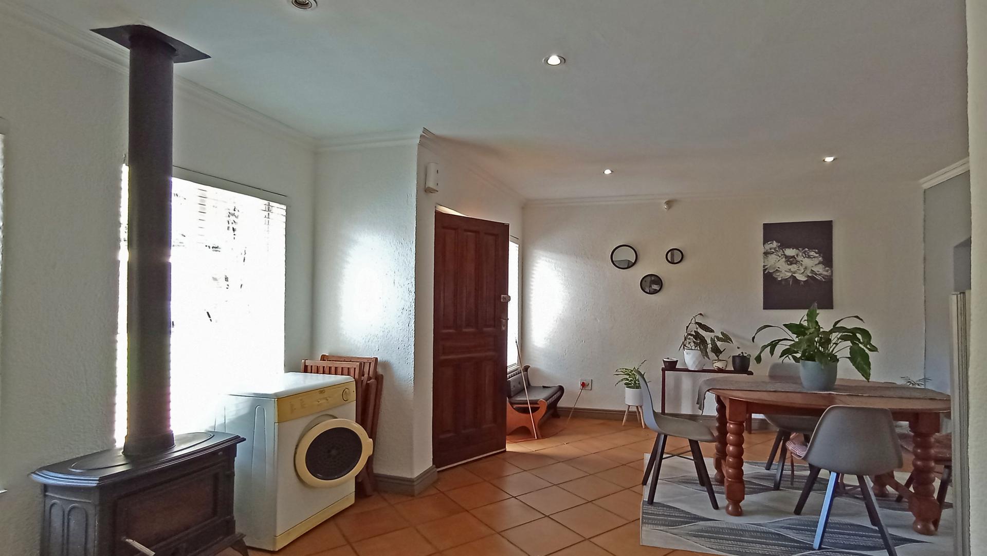 Spaces - 11 square meters of property in Weltevreden Park