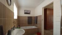 Main Bathroom - 8 square meters of property in Weltevreden Park