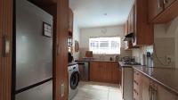 Kitchen - 21 square meters of property in Weltevreden Park