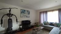 Lounges - 36 square meters of property in Weltevreden Park