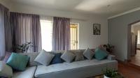 Lounges - 36 square meters of property in Weltevreden Park