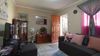 Lounges - 36 square meters of property in Weltevreden Park
