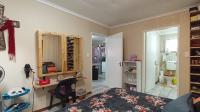 Bed Room 1 - 27 square meters of property in Weltevreden Park