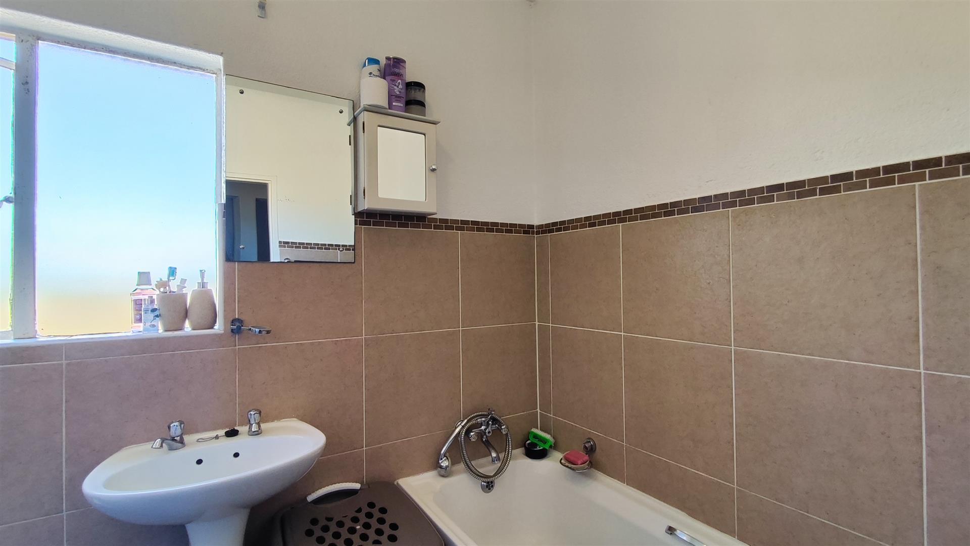 Bathroom 1 - 7 square meters of property in Pomona