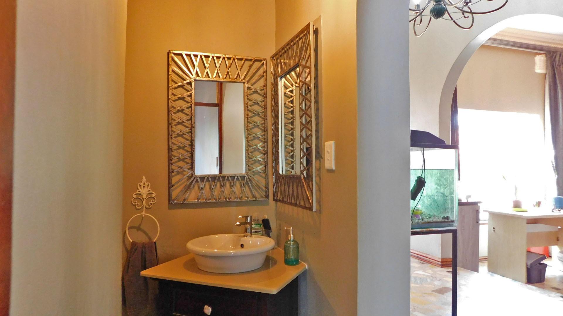 Spaces - 34 square meters of property in Effingham Heights