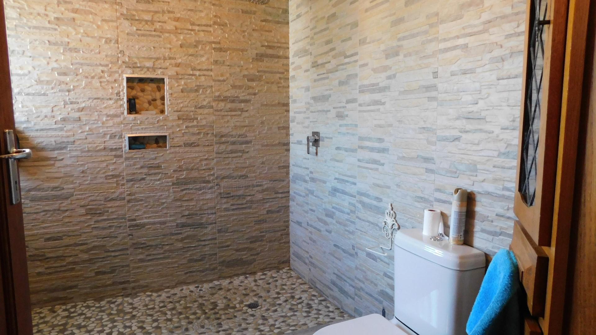 Bathroom 3+ - 12 square meters of property in Effingham Heights