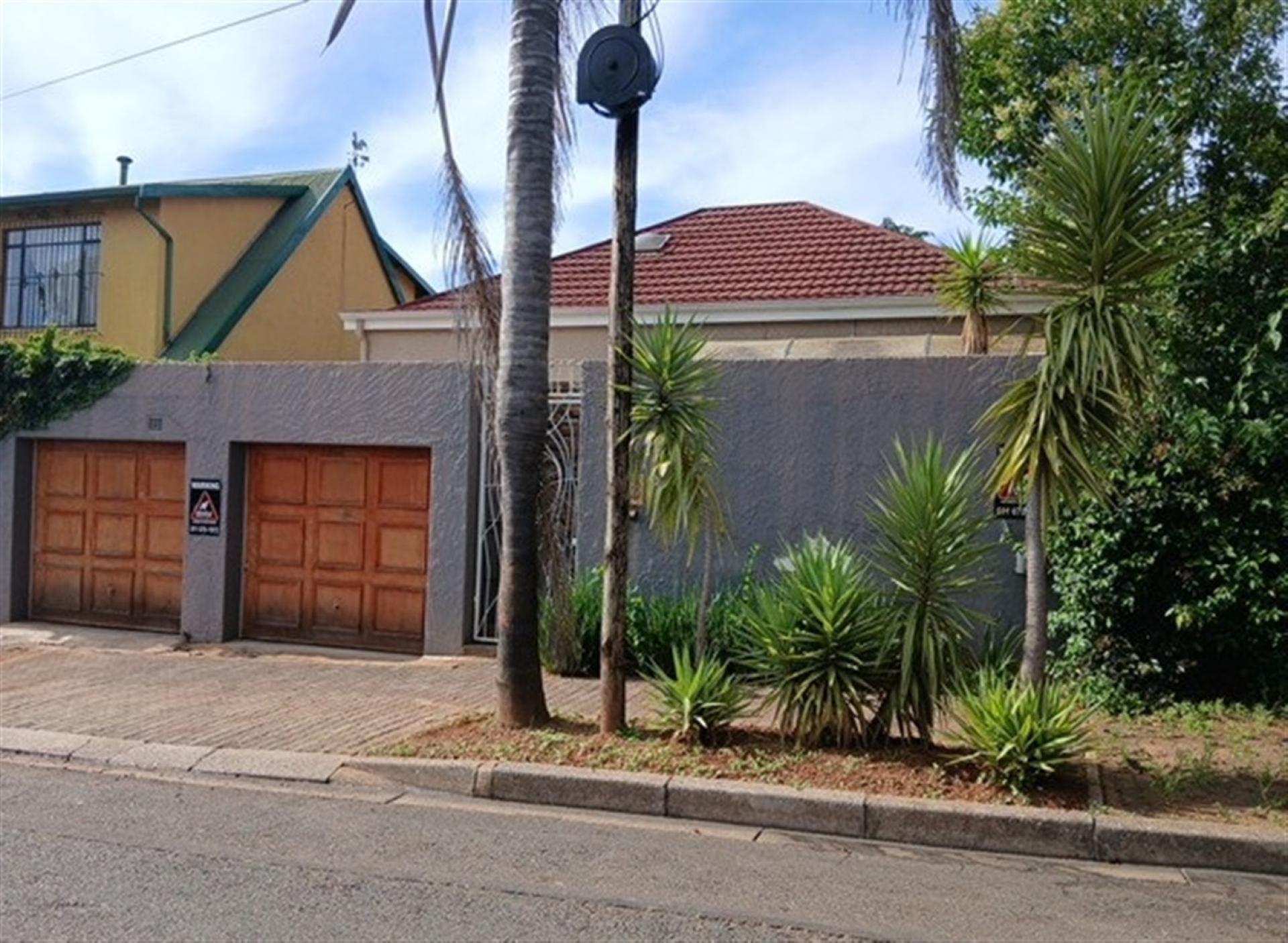 Front View of property in Melville