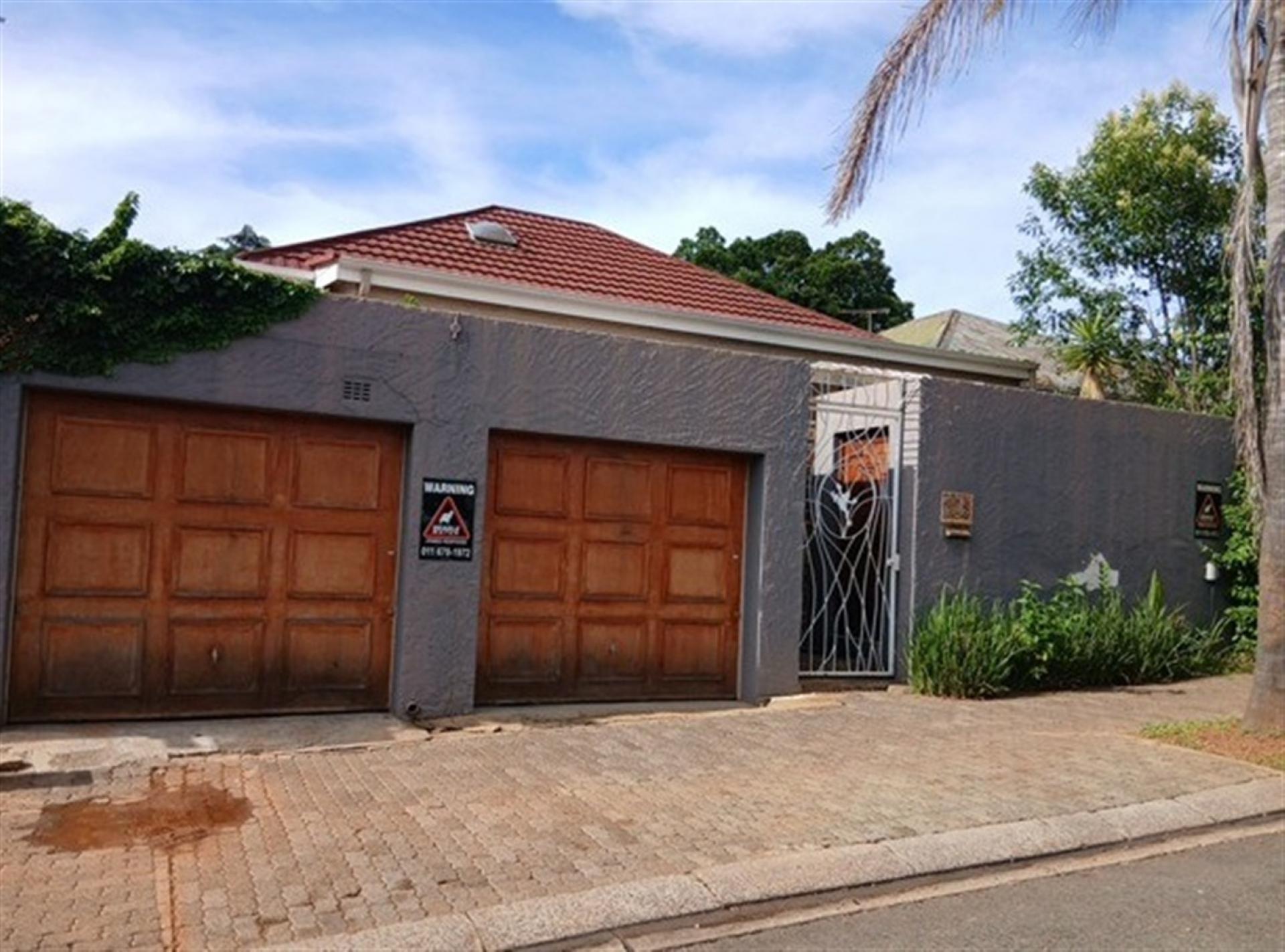 Front View of property in Melville