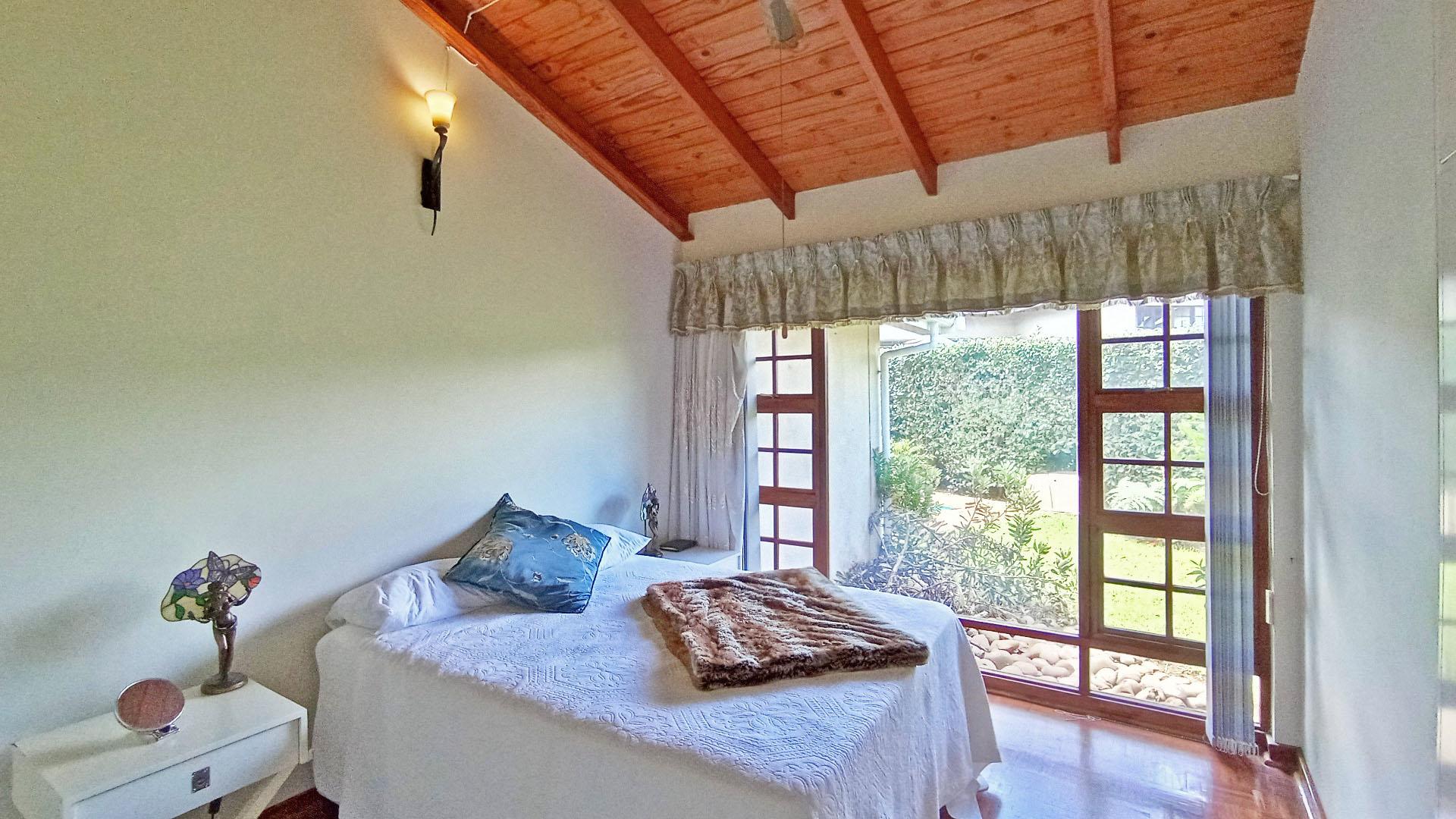 Bed Room 1 - 15 square meters of property in Albinia