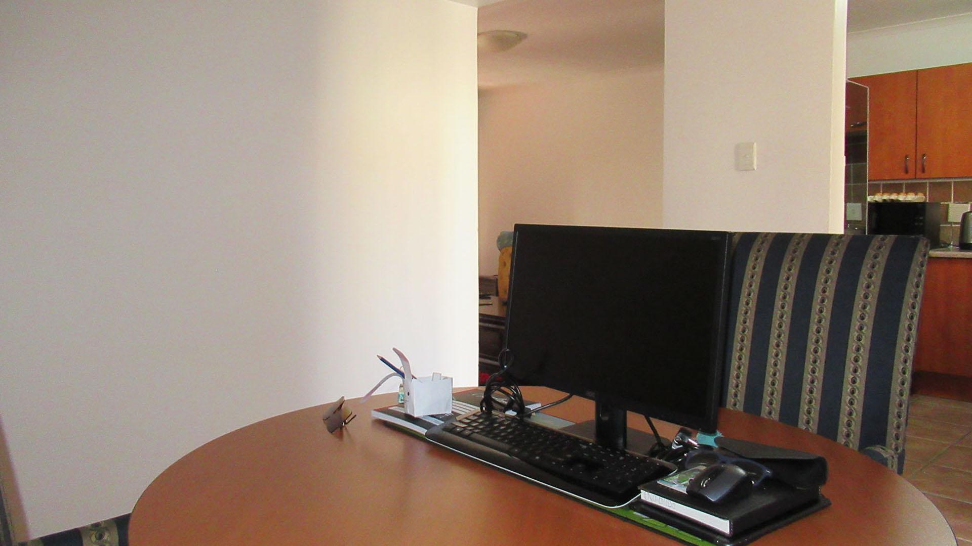 Dining Room - 10 square meters of property in Meredale