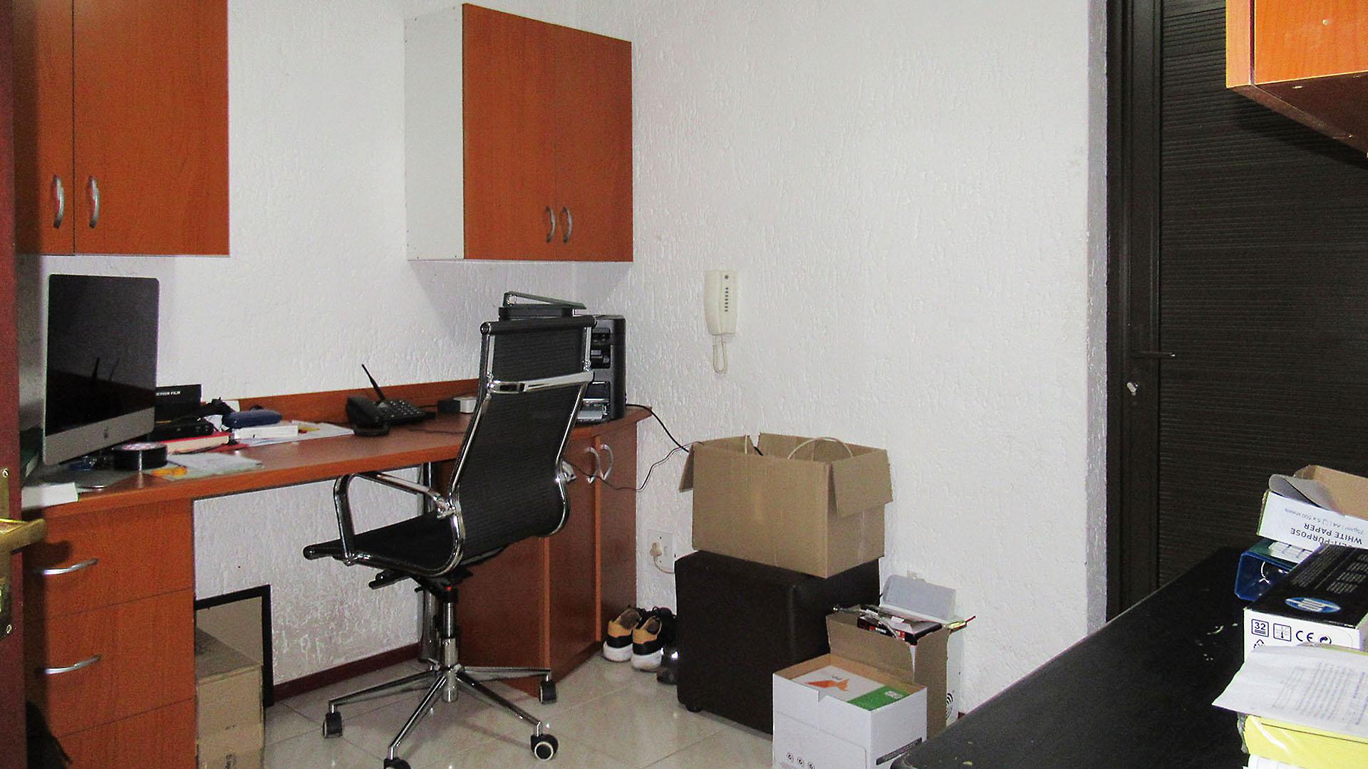 Study - 9 square meters of property in Bassonia