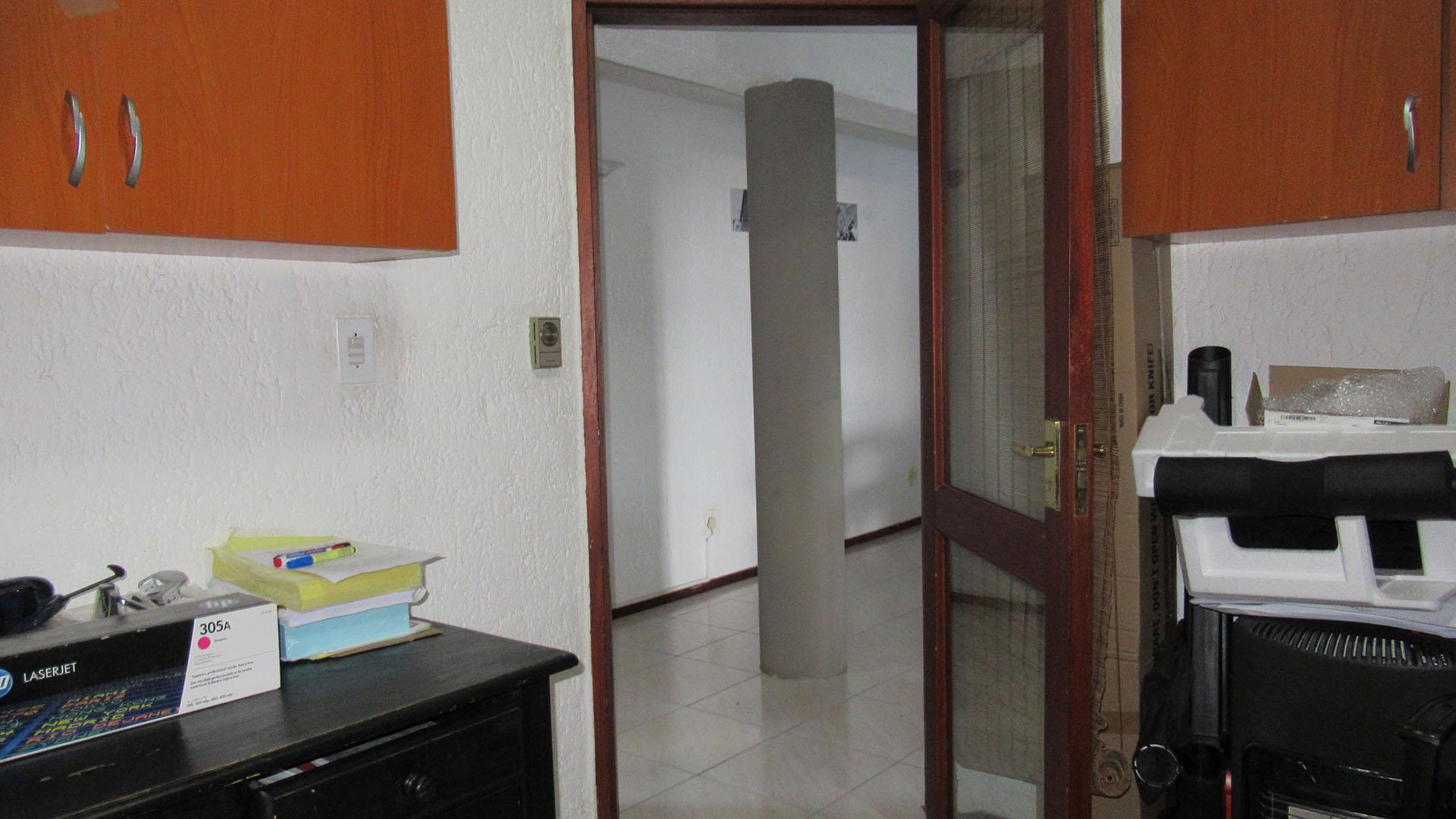 Study - 9 square meters of property in Bassonia