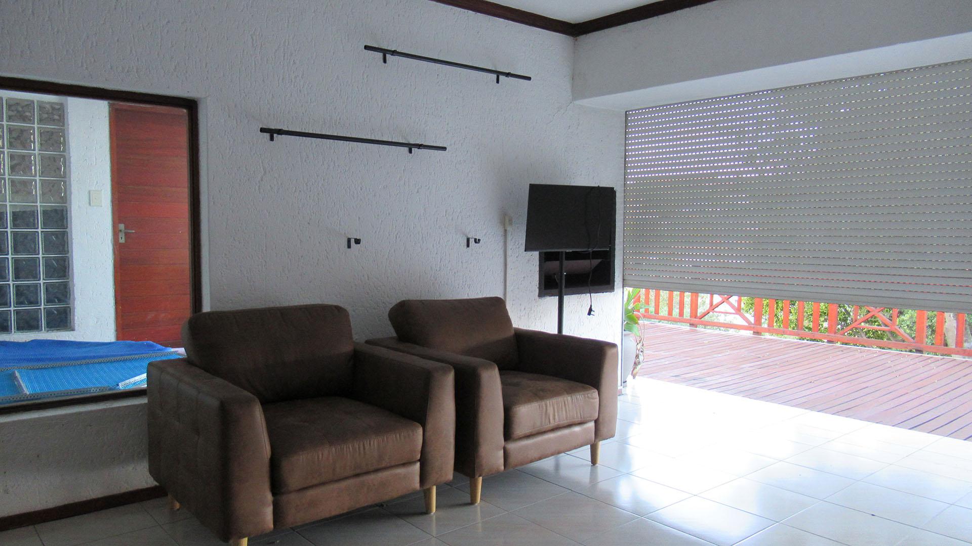 Entertainment - 50 square meters of property in Bassonia