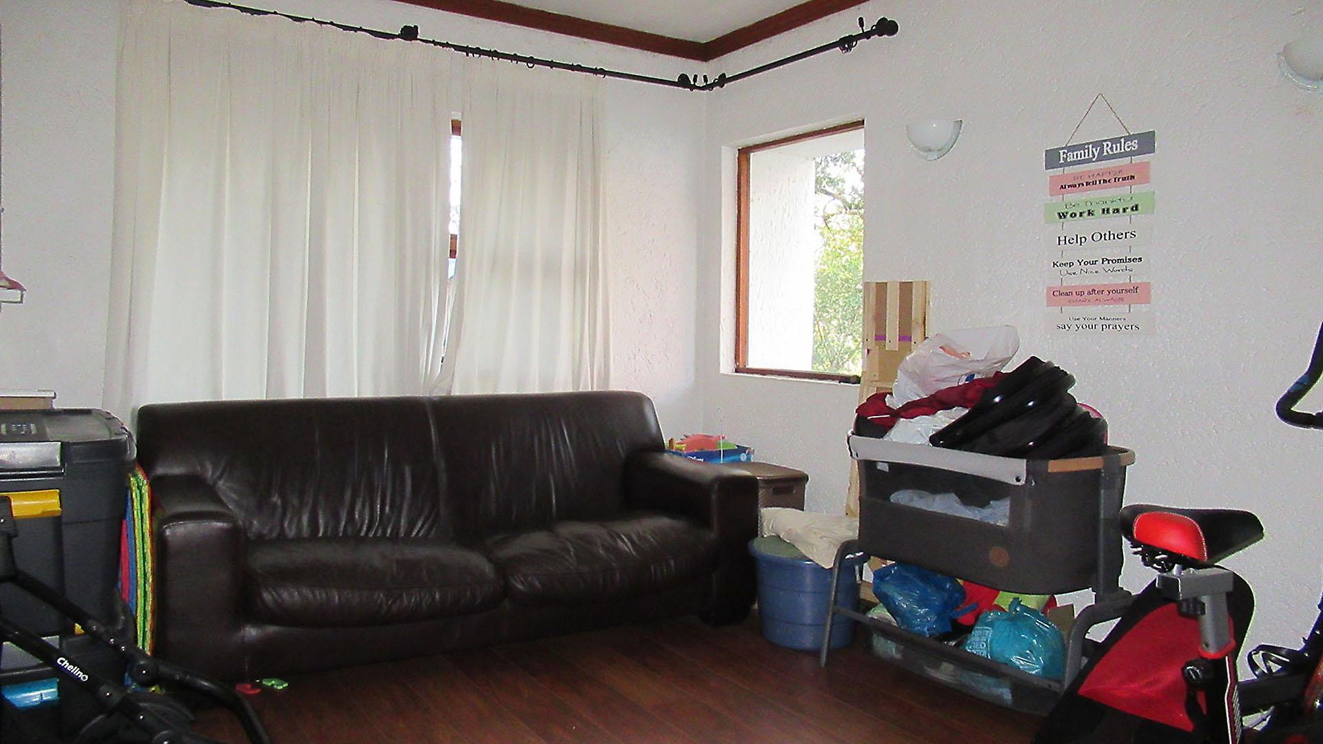 Bed Room 1 - 16 square meters of property in Bassonia