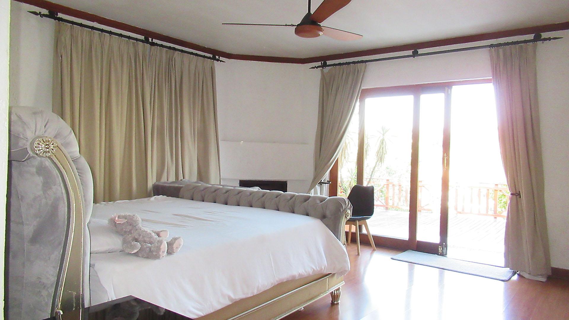 Main Bedroom - 32 square meters of property in Bassonia