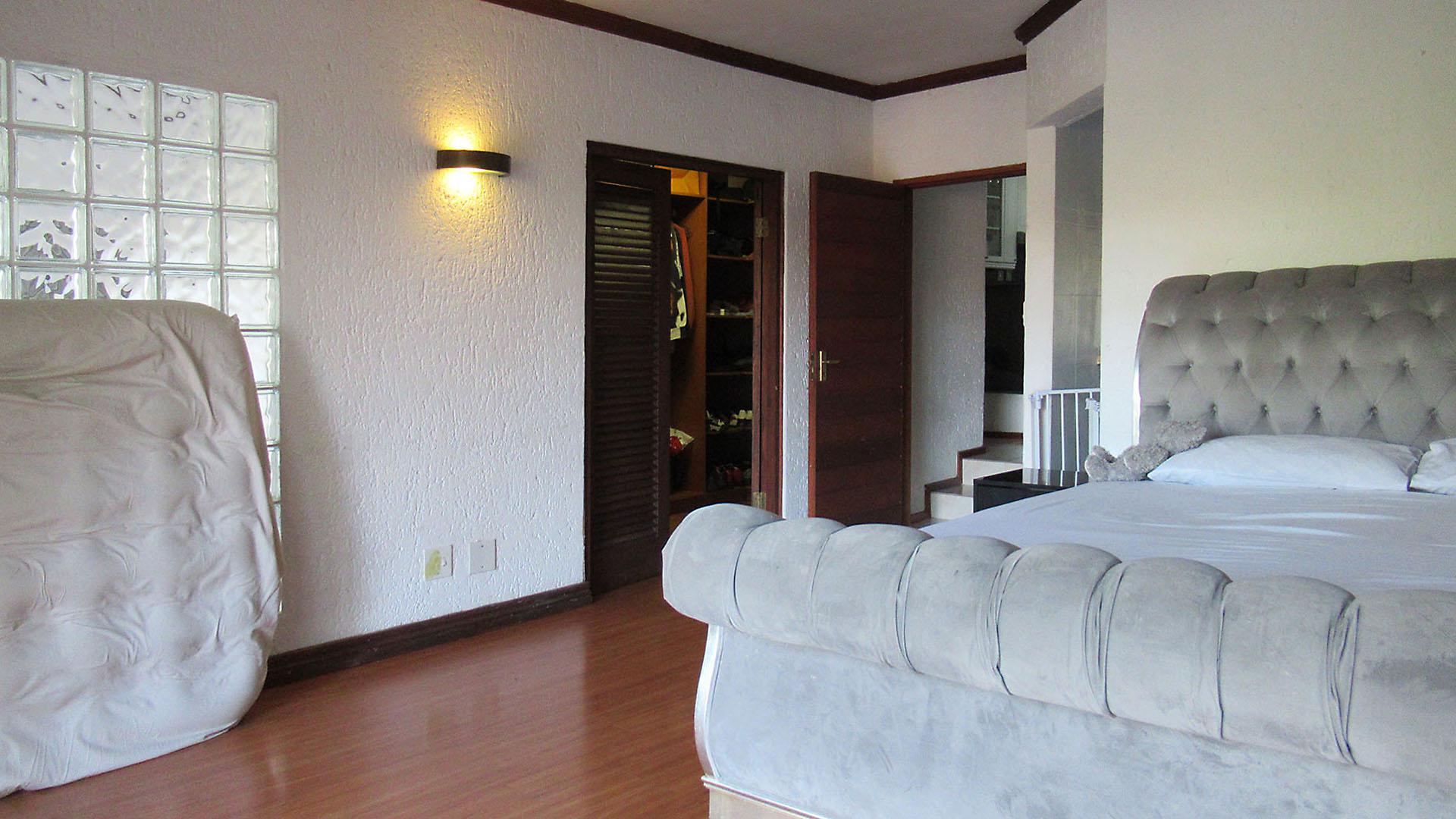 Main Bedroom - 32 square meters of property in Bassonia