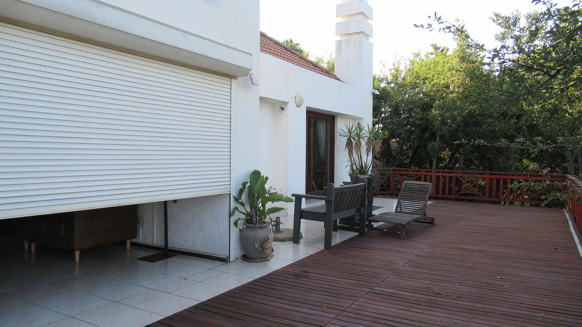 Patio of property in Bassonia